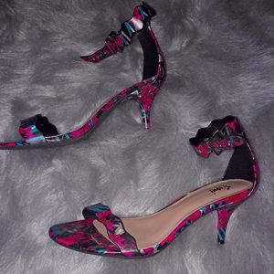 Shoe/sandle/strap around ankle/